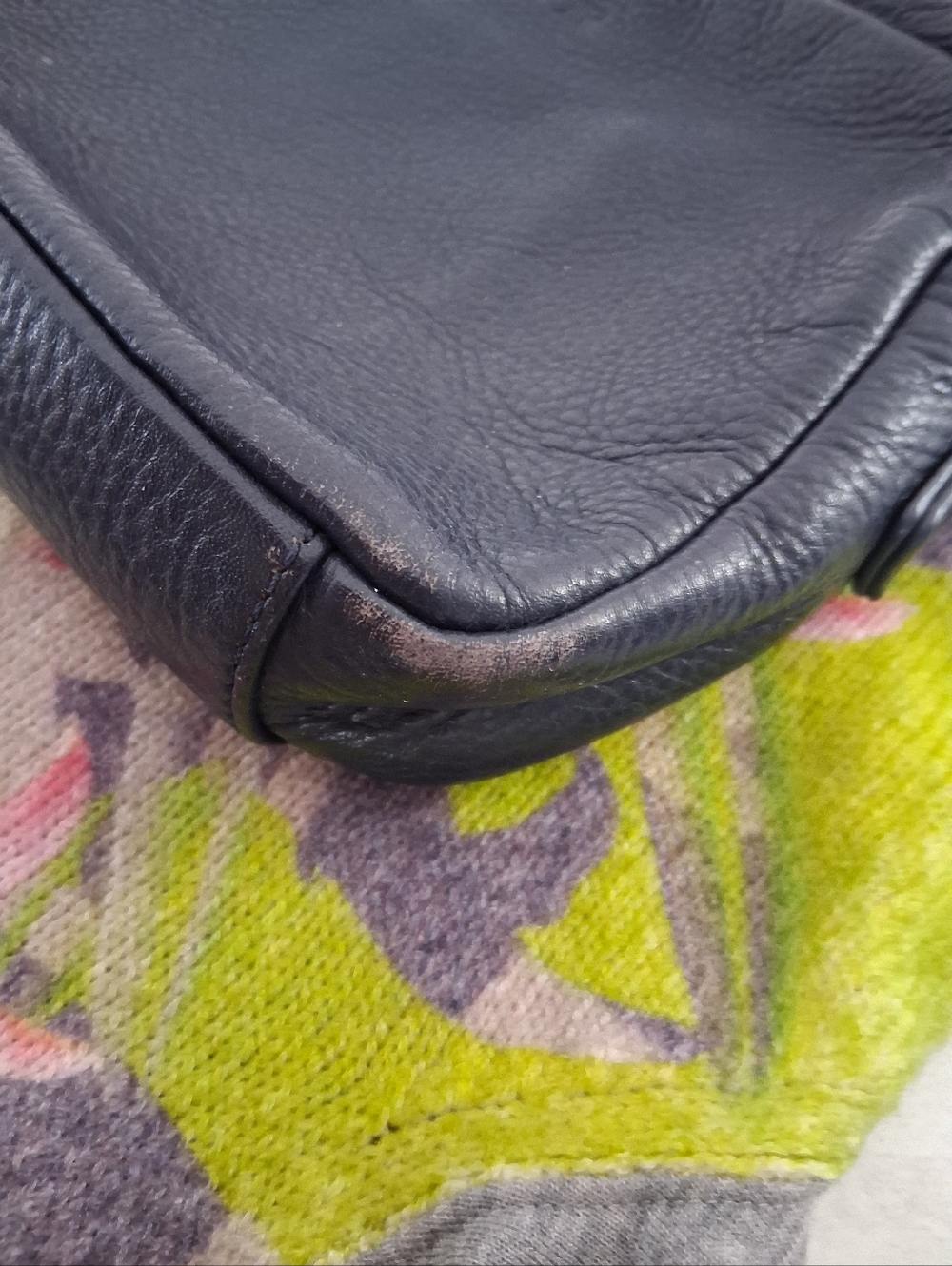Atelier Noir By RUDSAK'S House Brand/ 100% Leather Crossbody Bag/ Navy Exterior - Picture 16 of 16